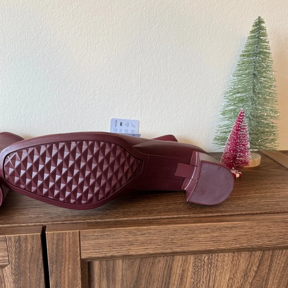 New! AEROSOLES Chic Burgundy Heeled Boots - Picture 4 of 4